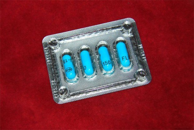 Стикер препарата Дифлюкан с четырьмя капсулами